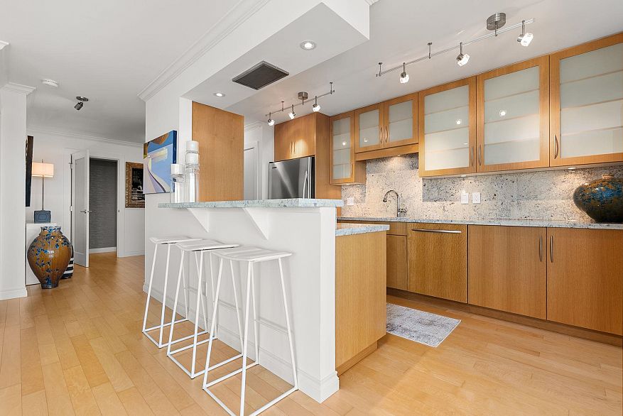 702 1311 Beach Avenue