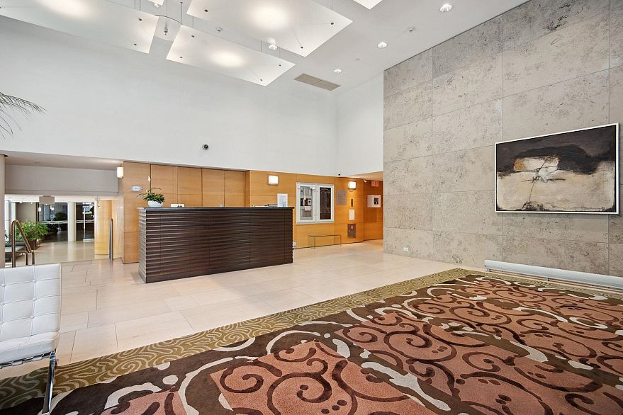 1701 499 Broughton Street