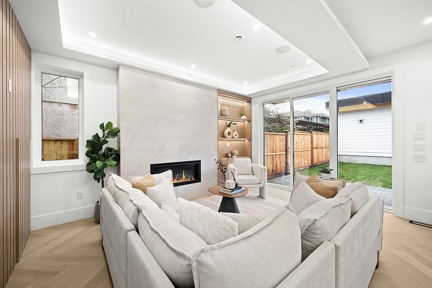 2 1967 E 13th Avenue