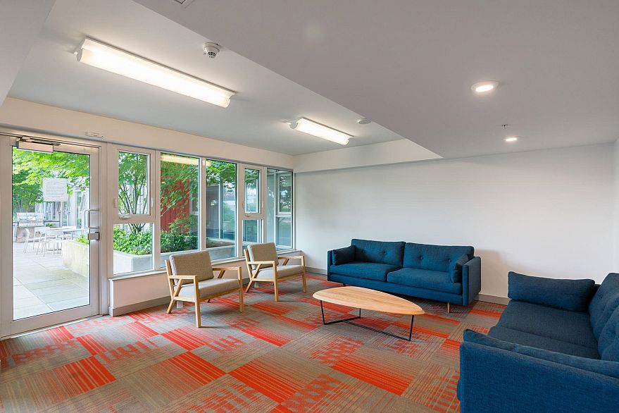 808 933 E Hastings Street