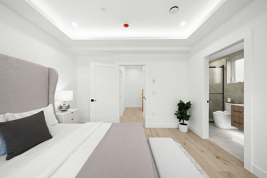 2 1967 E 13th Avenue