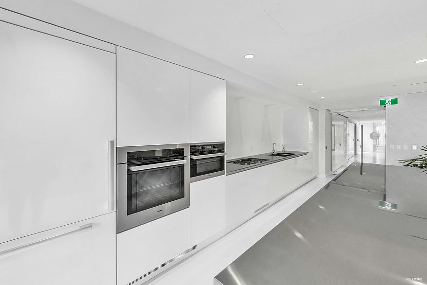 2207 1033 Nelson Street