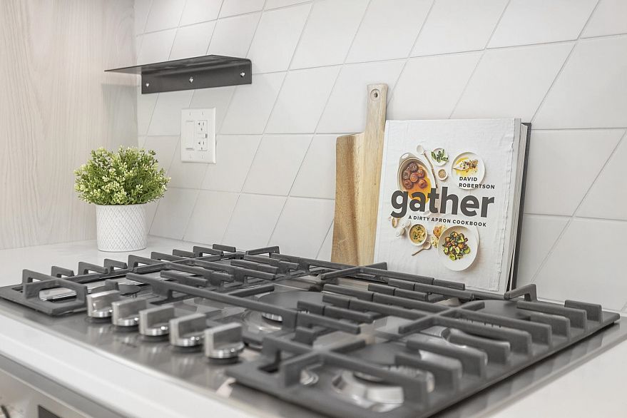 204 3264 Vanness Avenue