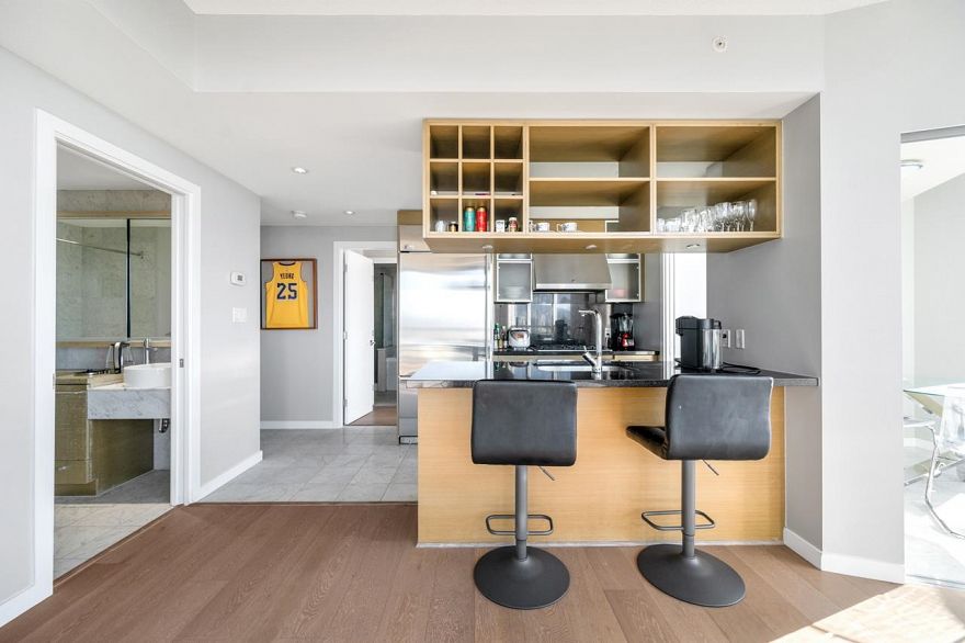 3107 833 Seymour Street