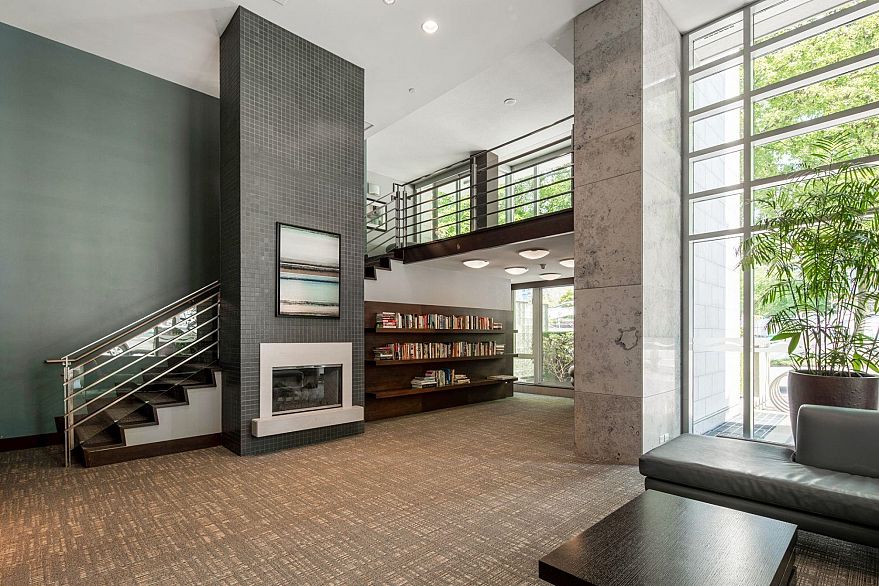 1701 499 Broughton Street