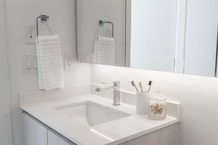 204 3264 Vanness Avenue