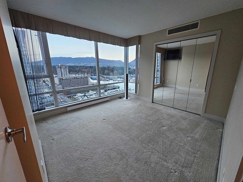 1701 499 Broughton Street