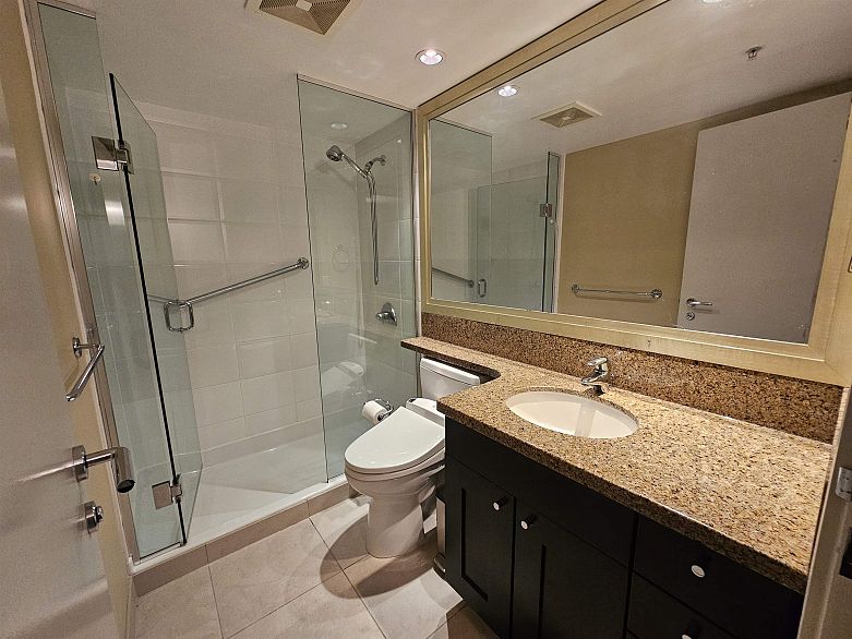 1701 499 Broughton Street