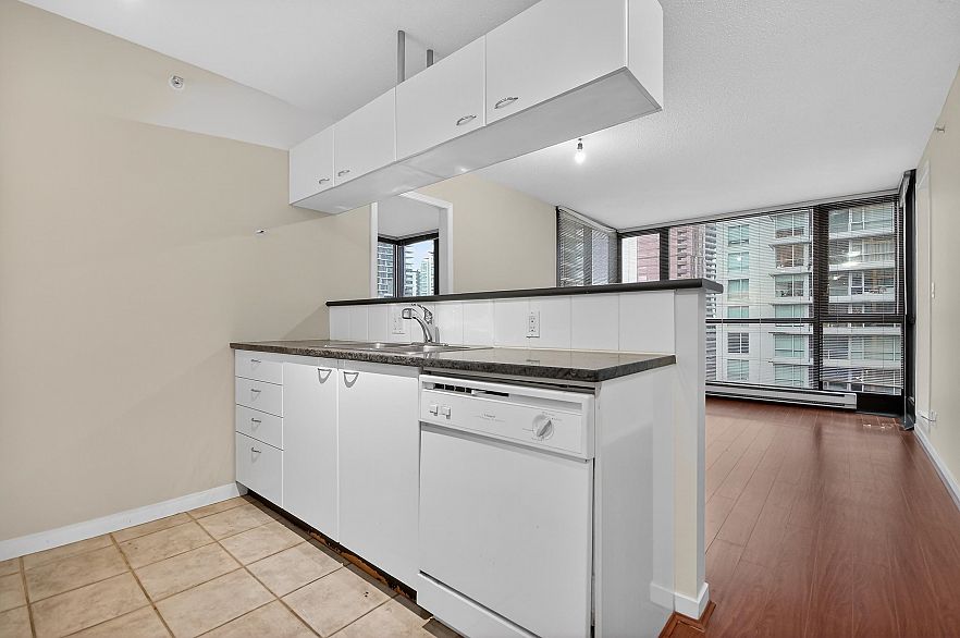 801 1367 Alberni Street