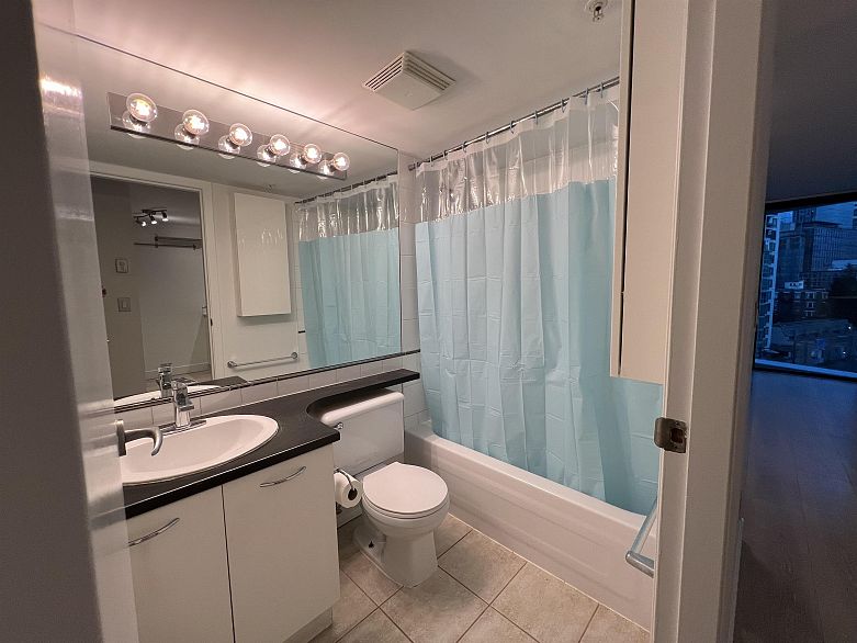 909 1331 W Georgia Street