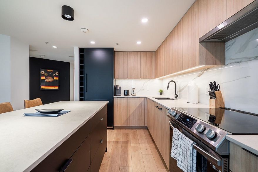 1201 1050 Burrard Street