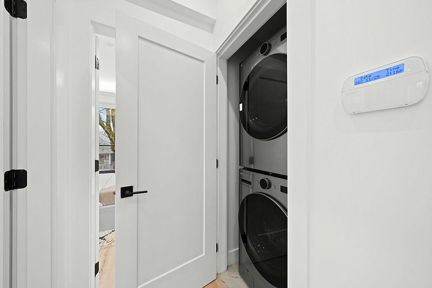 1 1967 E 13th Avenue