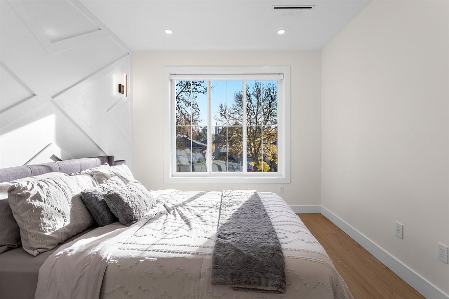 2 3429 Napier Street