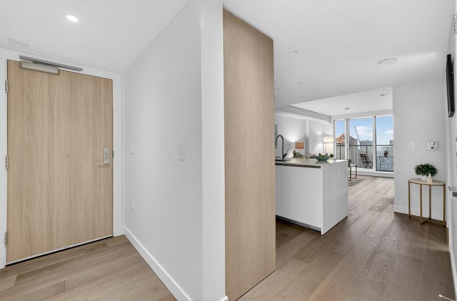 2701 1111 Richards Street