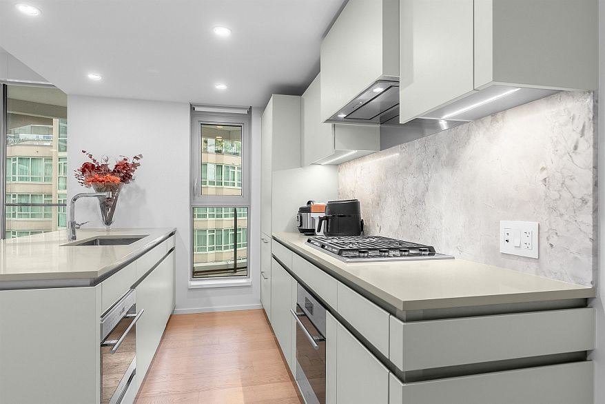 708 889 Pacific Street