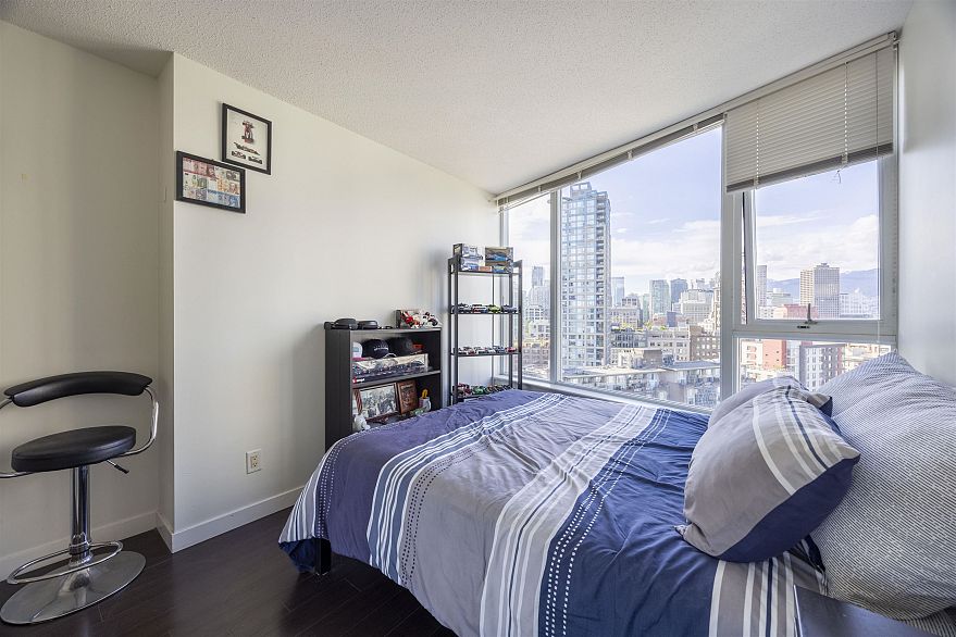 2006 58 Keefer Place