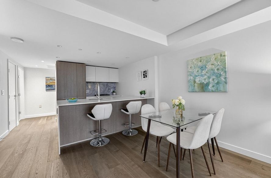 2701 1111 Richards Street