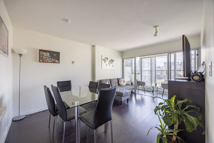 2006 58 Keefer Place