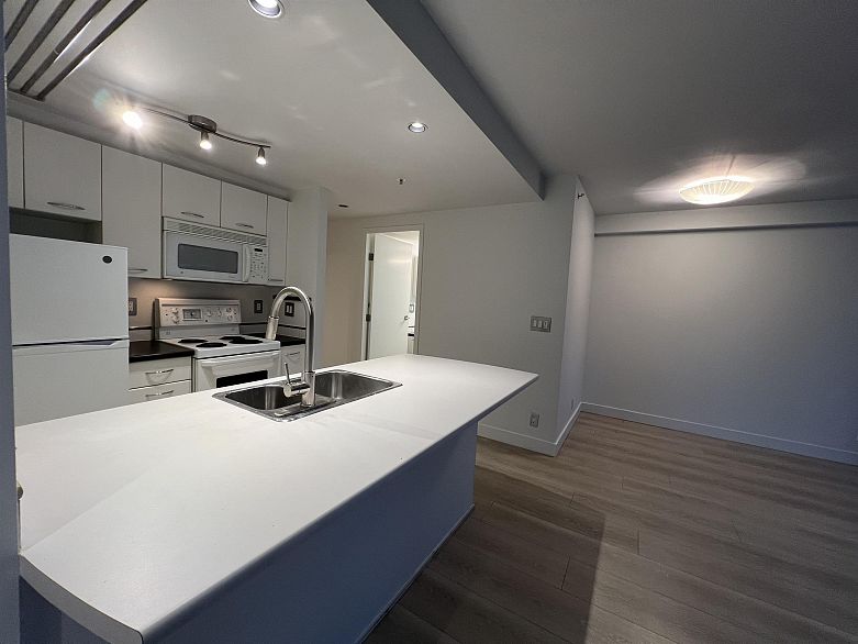 909 1331 W Georgia Street