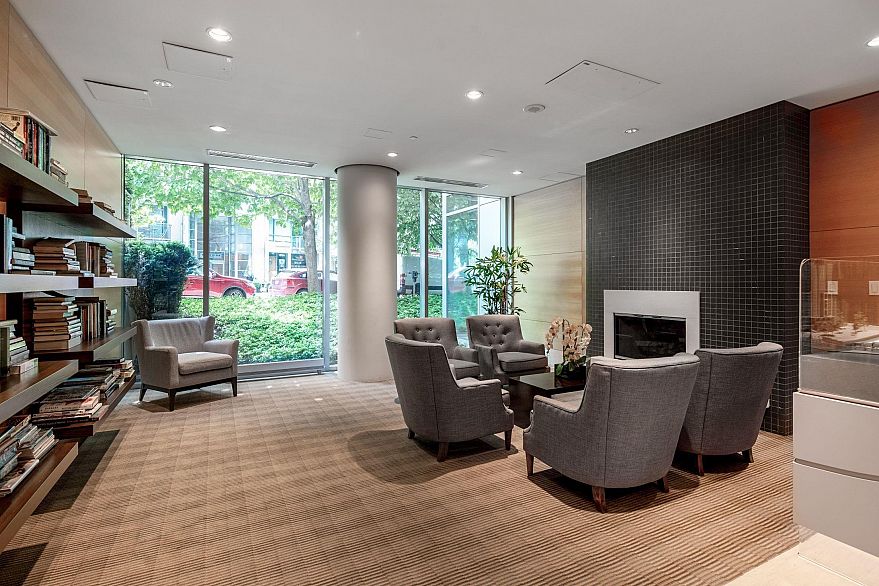 1701 499 Broughton Street