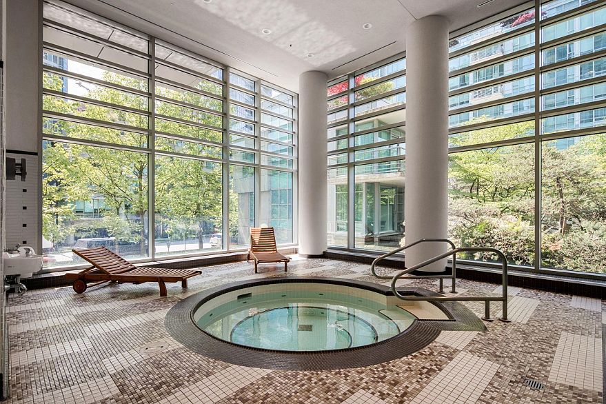 1701 499 Broughton Street