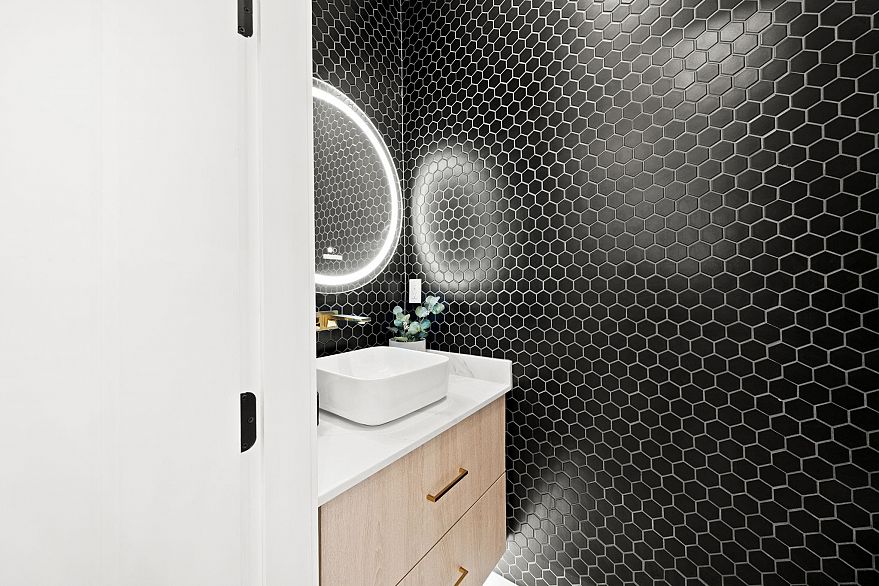 2 1967 E 13th Avenue