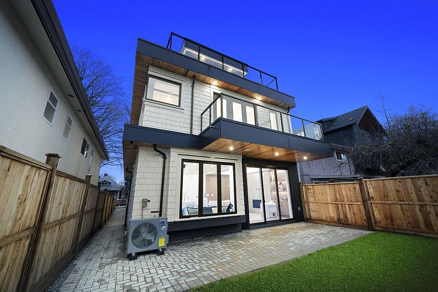 2 1967 E 13th Avenue