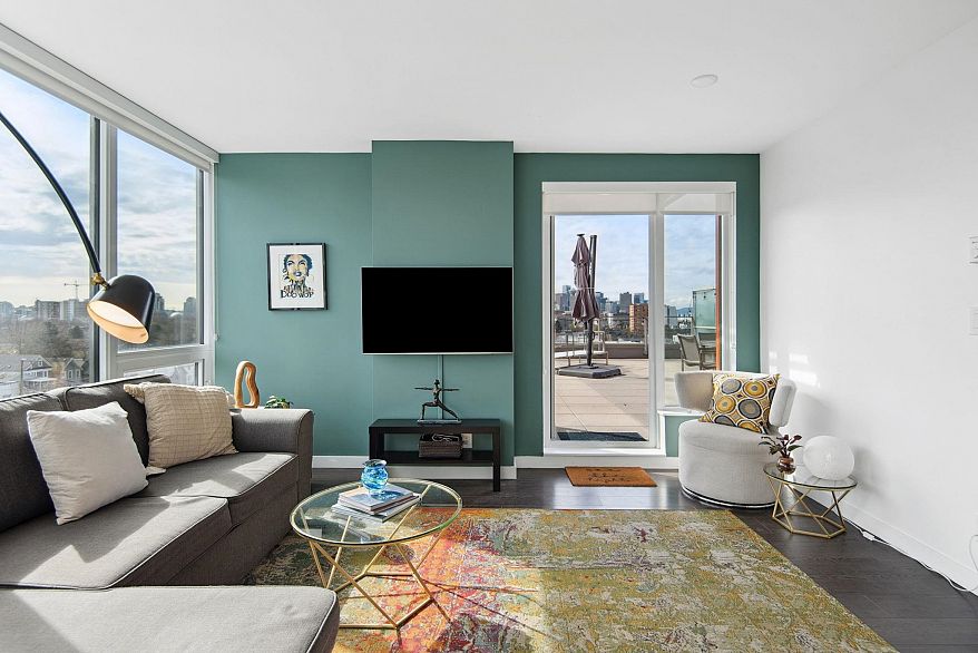 808 933 E Hastings Street