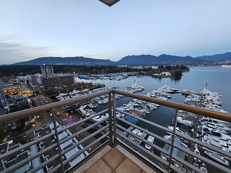 1701 499 Broughton Street