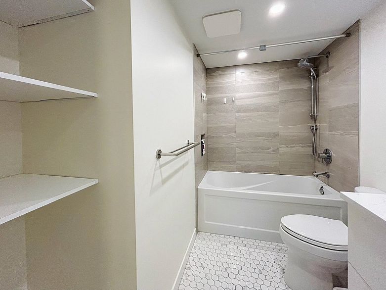 606 1740 Comox Street