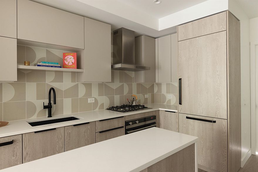 215 322 E 15th Avenue