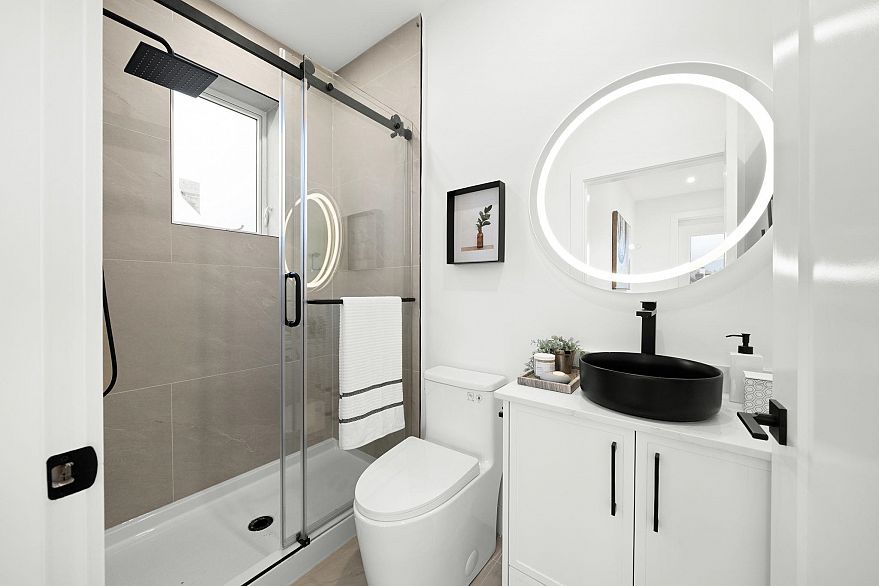 2 1967 E 13th Avenue