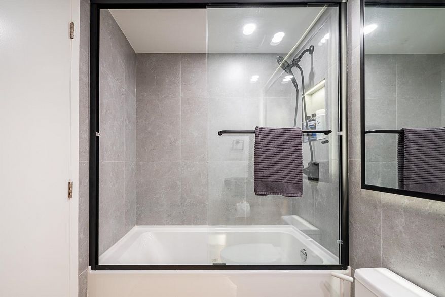 1201 1050 Burrard Street