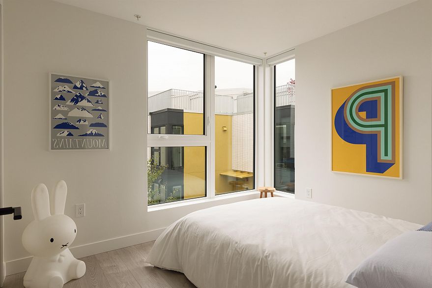 215 322 E 15th Avenue