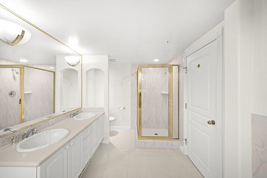 1700 5615 Hampton Place