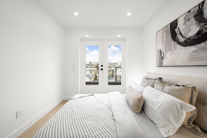 2 1967 E 13th Avenue