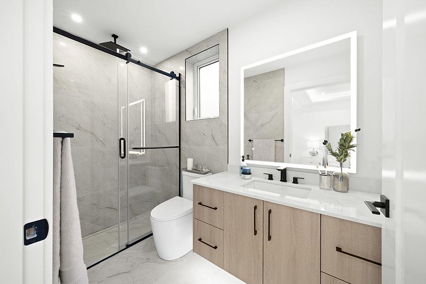 2 1967 E 13th Avenue