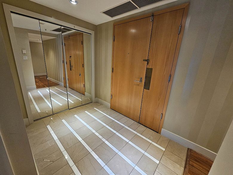 1701 499 Broughton Street