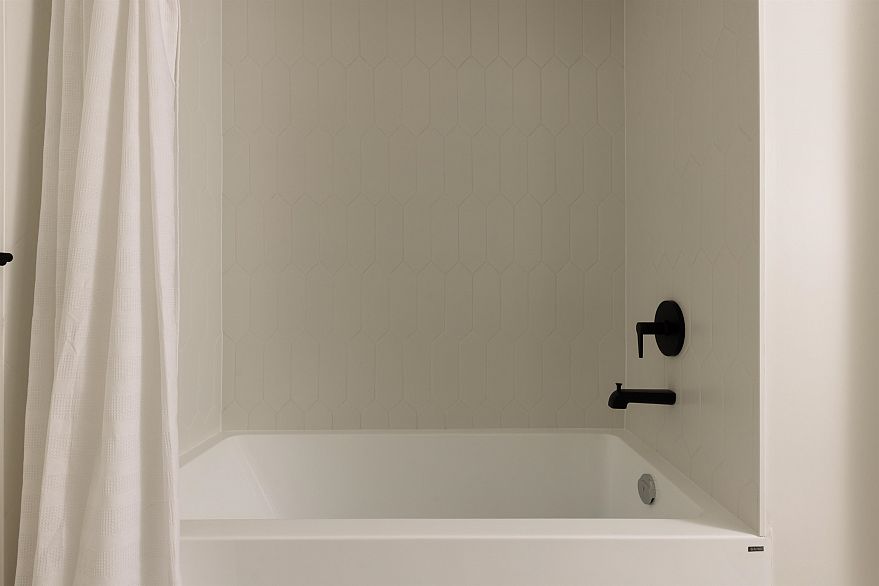 215 322 E 15th Avenue