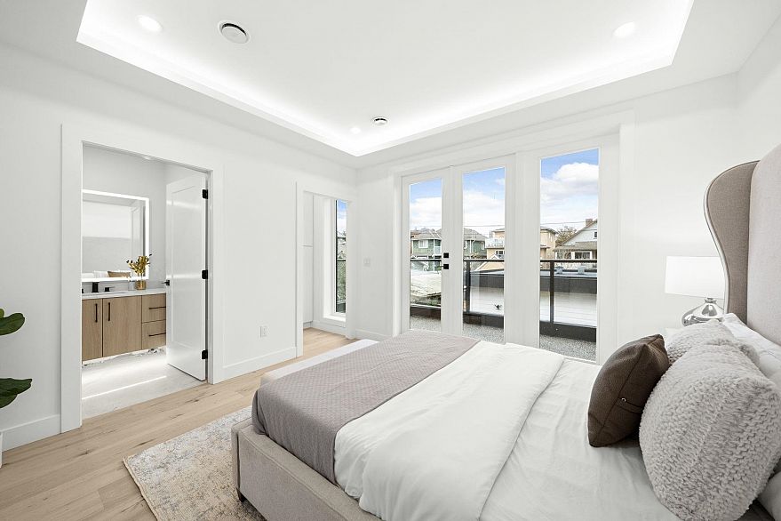 2 1967 E 13th Avenue