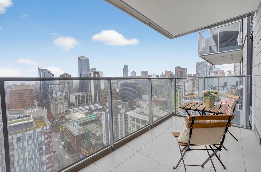 2701 1111 Richards Street