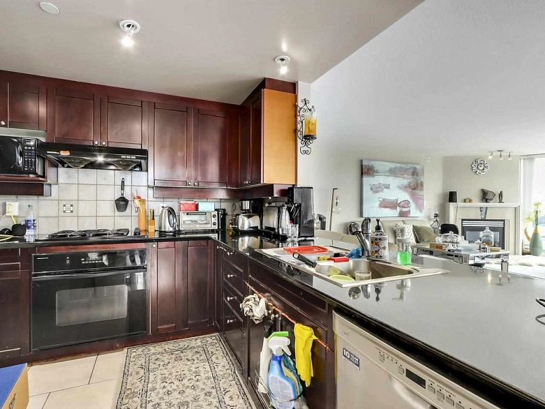 1601 1383 Marinaside Crescent