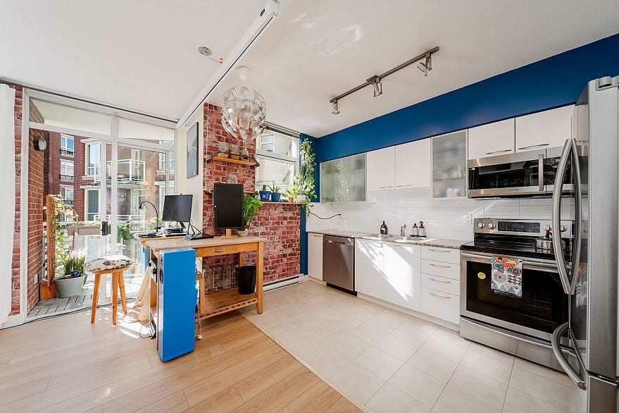 420 4028 Knight Street