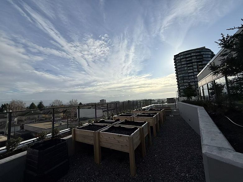 704 8405 GRANVILLE STREET, Vancouver BC V6P 4Z9