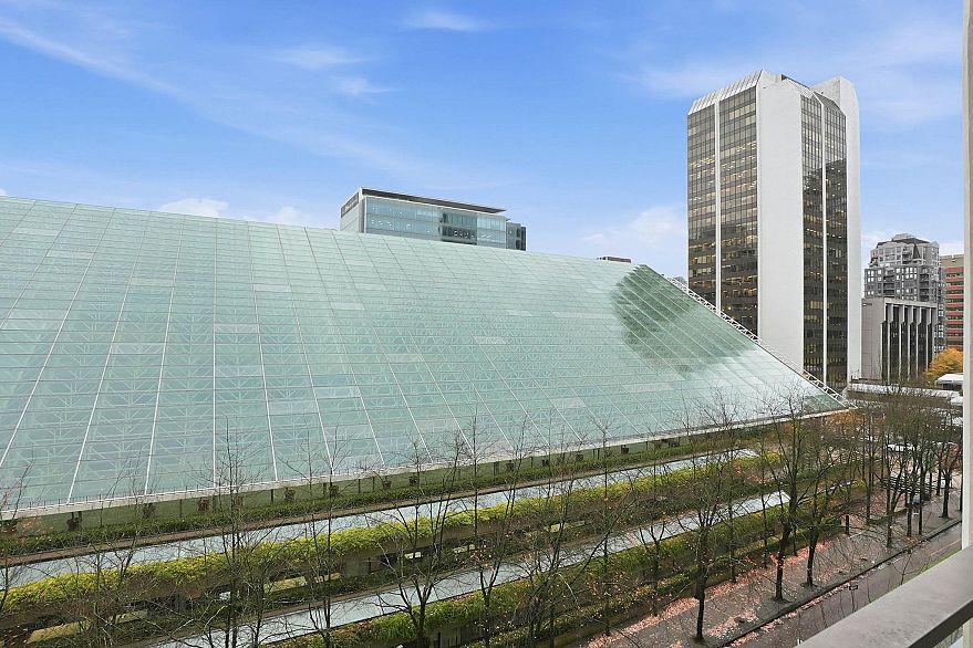 602 933 Hornby Street