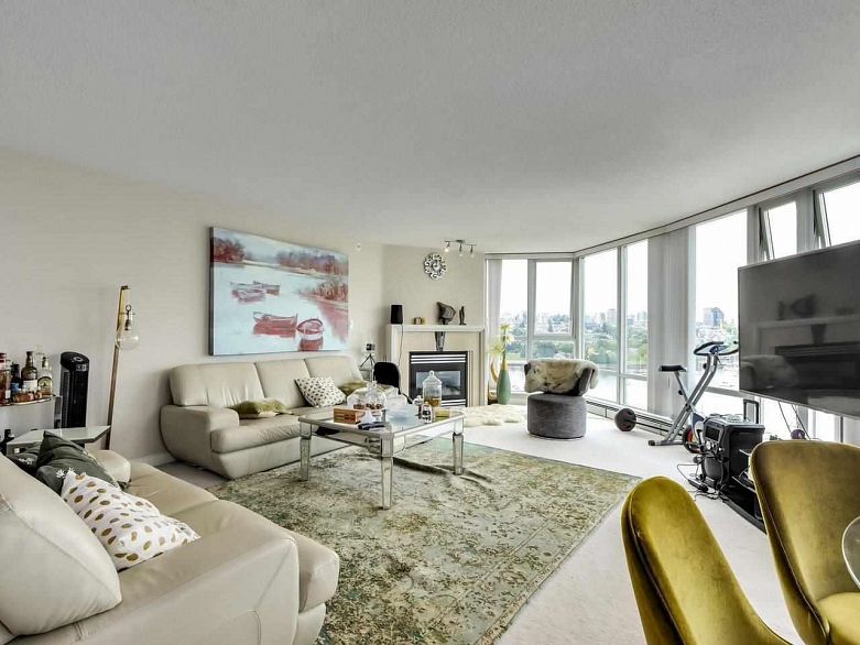 1601 1383 Marinaside Crescent