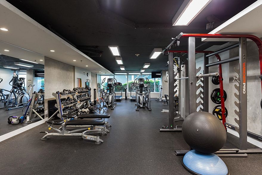 365 250 E 6th Avenue