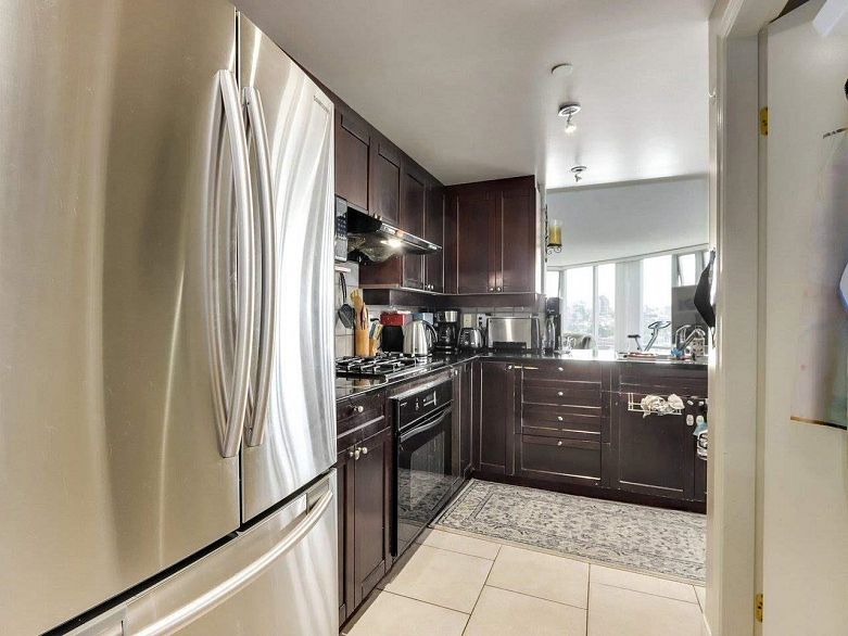 1601 1383 Marinaside Crescent