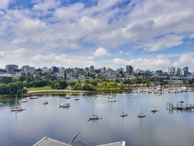 1601 1383 Marinaside Crescent