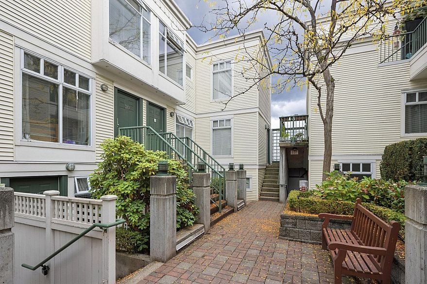 311 3727 W 10th Avenue